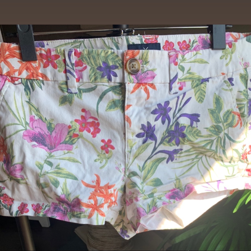 American Eagle white and floral shorts size 10